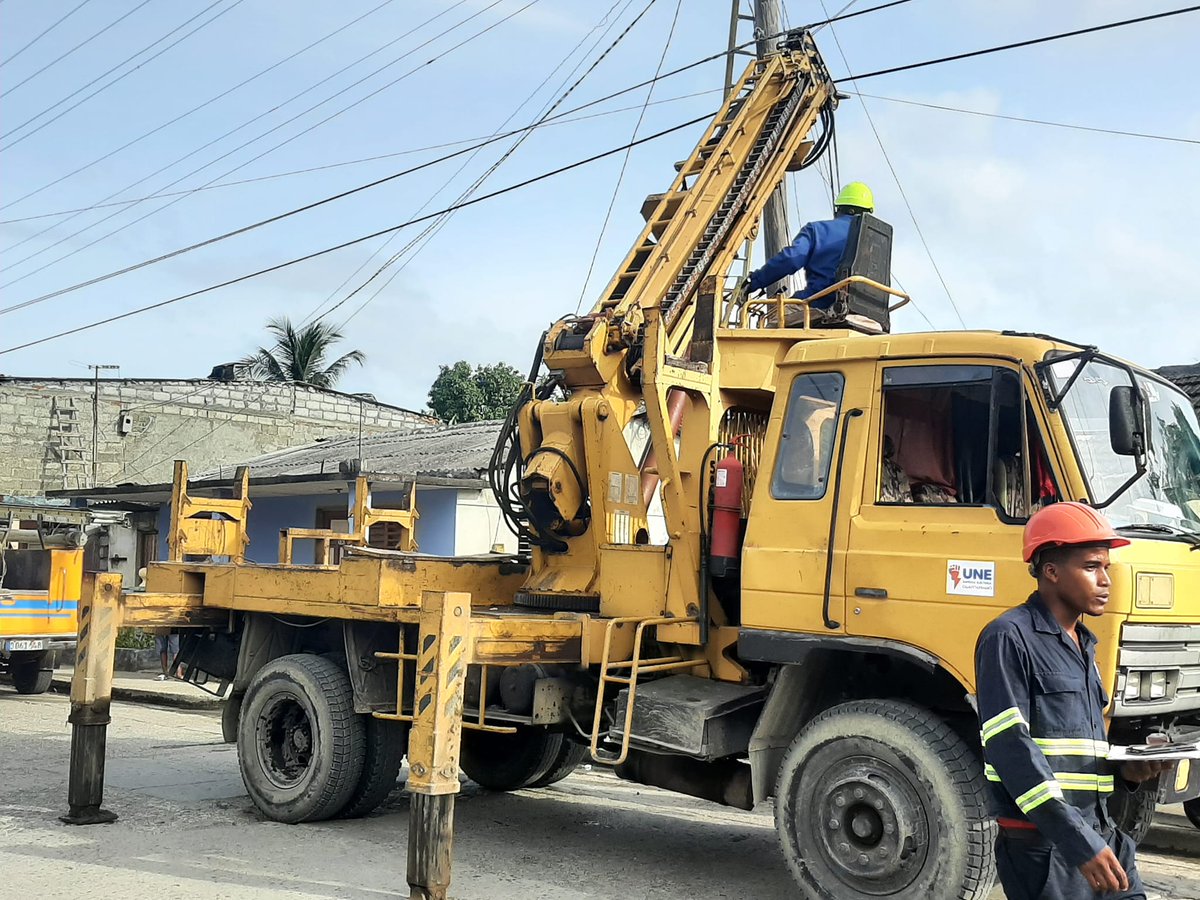 #Guantanamo, la prioridad de los trabajadores eléctricos dar servicio a los clientes, hoy desde  #Baracoa ciudad primada.