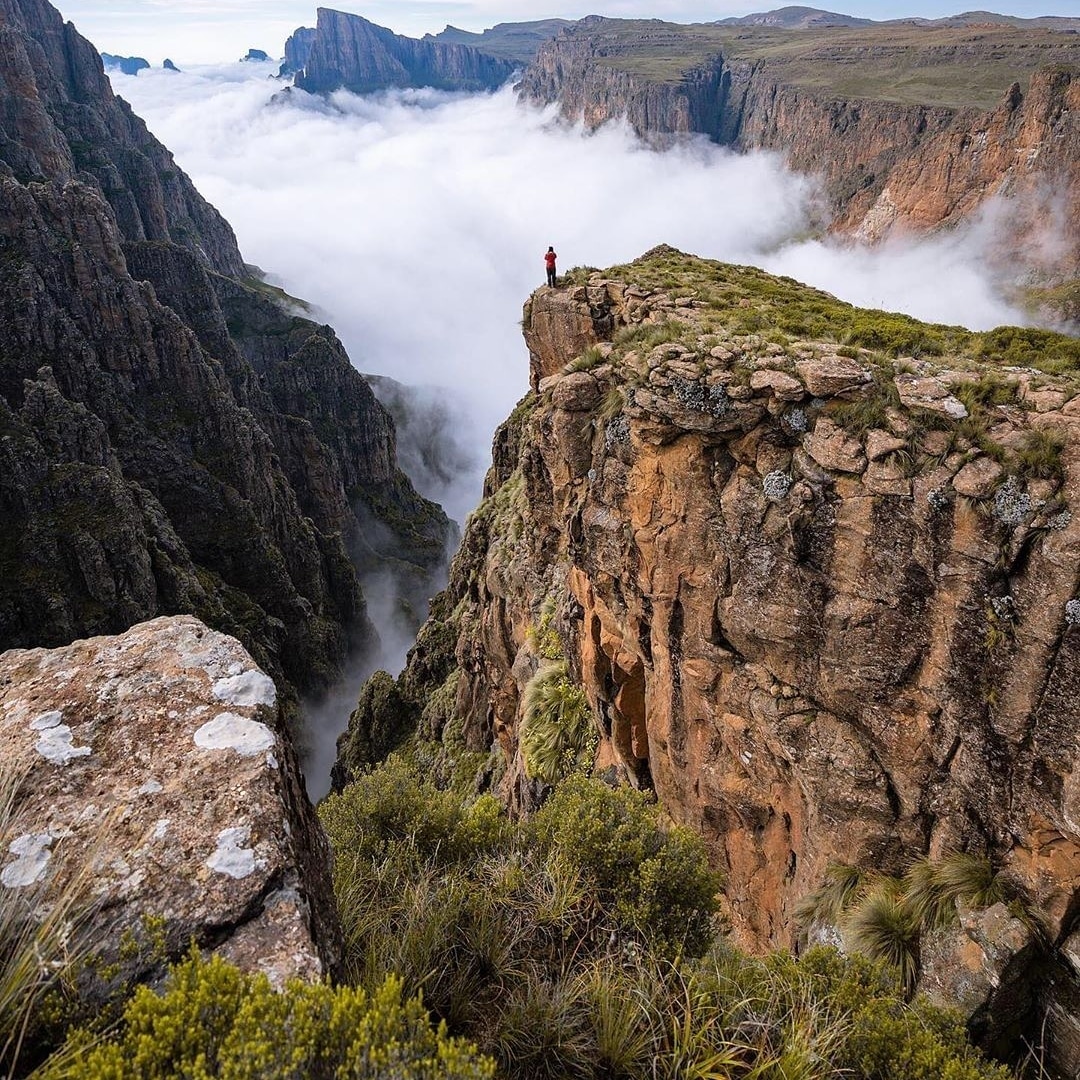 AfricaFirsts's tweet image. Can someone explain how Lesotho 🇱🇸 became the only country in the world entirely above 1,000 meters?