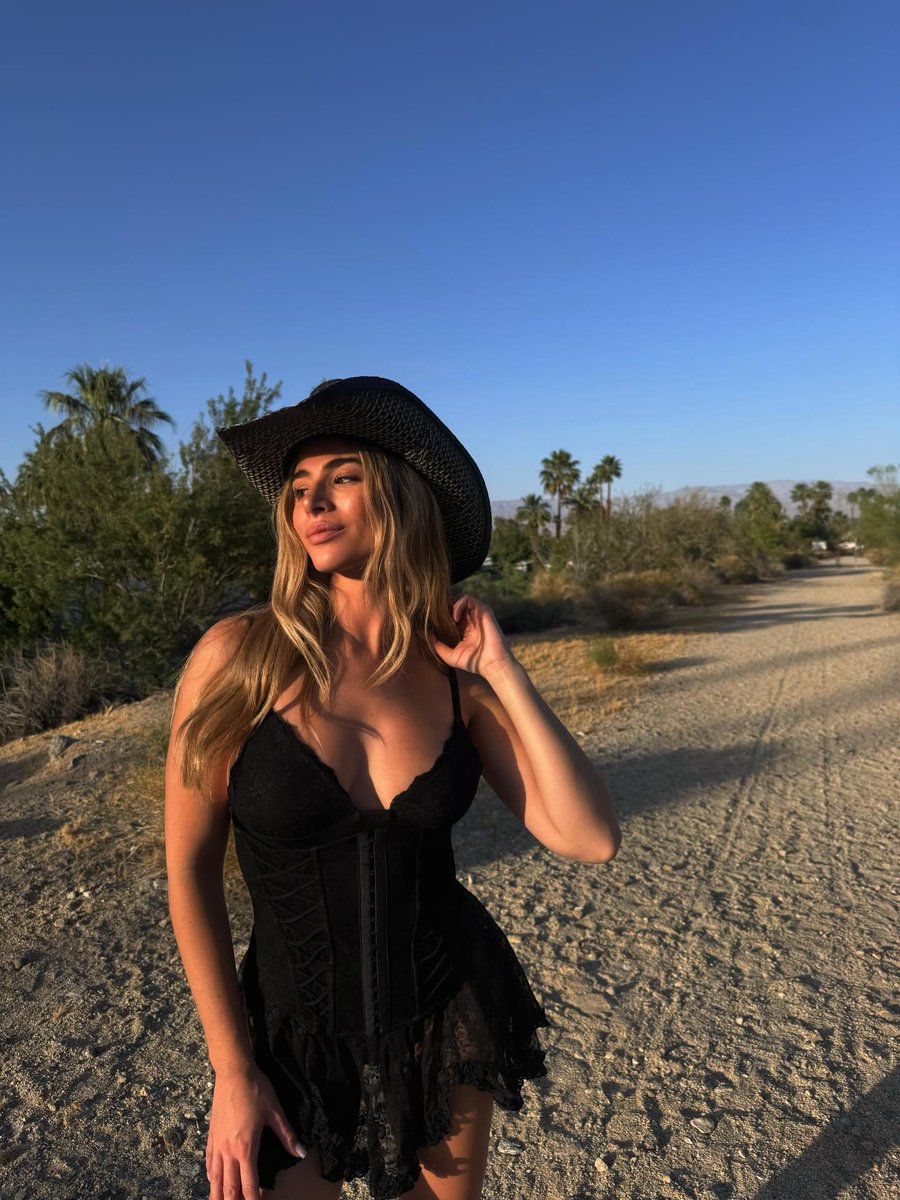 VegasValentino's tweet image. I’m either a mirage or your biggest problem… come find out 😈🌵 #Vegas   🎰🖤