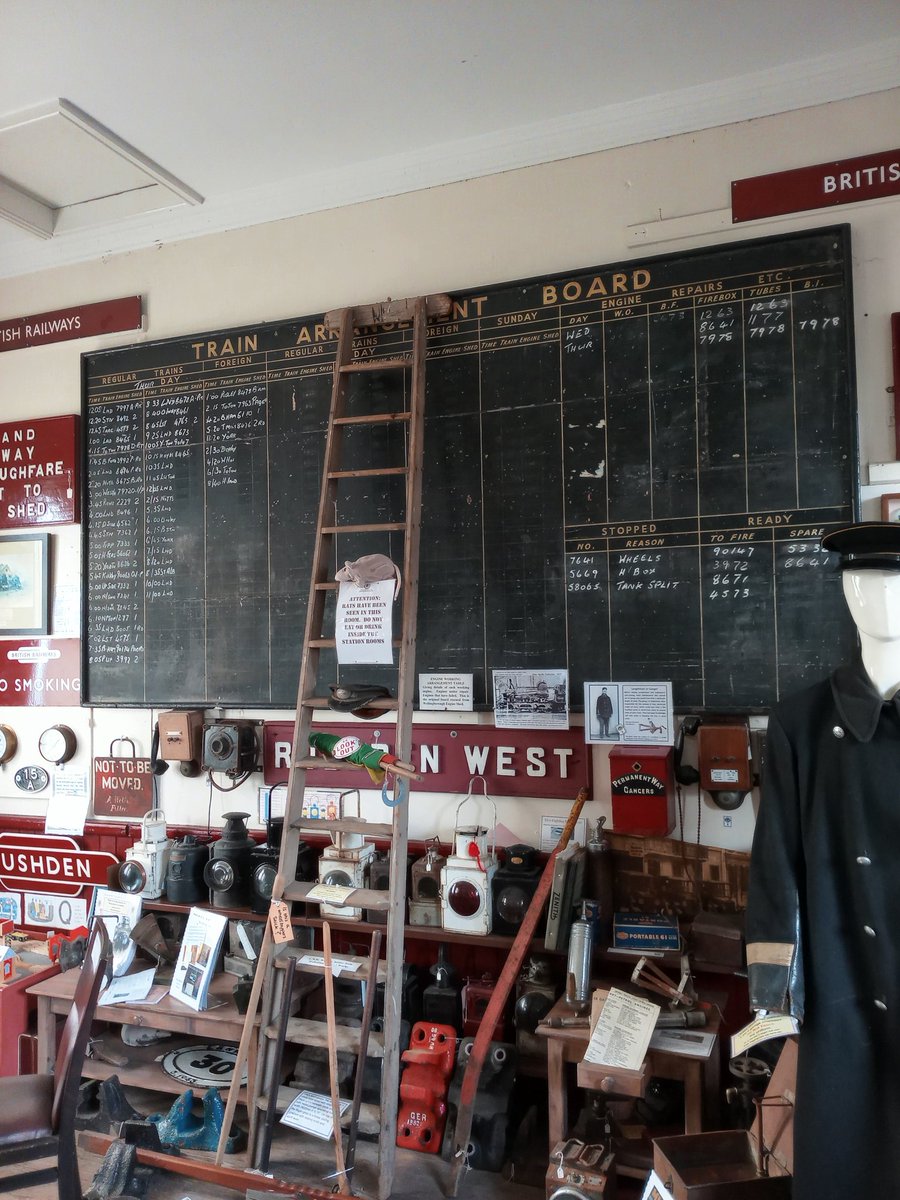 phil0073's tweet image. #RushdenRailwaysStation museum , run by @rushdenstation . Open Saturday mornings 10-12 , Early April -late October &amp;amp; event days. #PhilOnaBike (archive) #railways