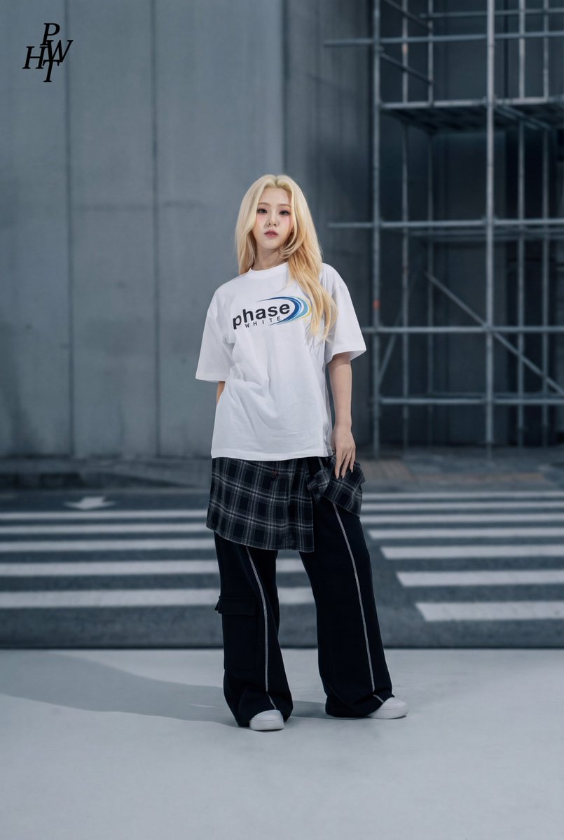 All current CHAERIN model shots on the PHASEWHITE website; a thread 🧵