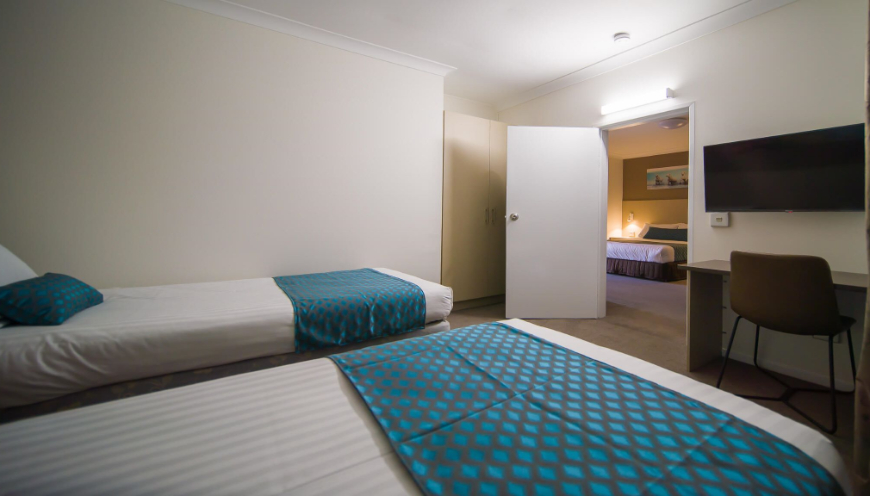 hamiltonsmotel's tweet image. Traveling with family? Make it unforgettable at Hamilton’s Queanbeyan Motel 
Spacious Deluxe Family Room with 2 bedrooms, smart TVs &amp;amp; modern comforts.

Book now.

📞 +61 2 6297 1877
🌐 hamiltonsmotel.com.au/rooms-deluxe-f…

#FamilyStay #Queanbeyan #Canberra #MotelLife #FamilyTravel #NSW