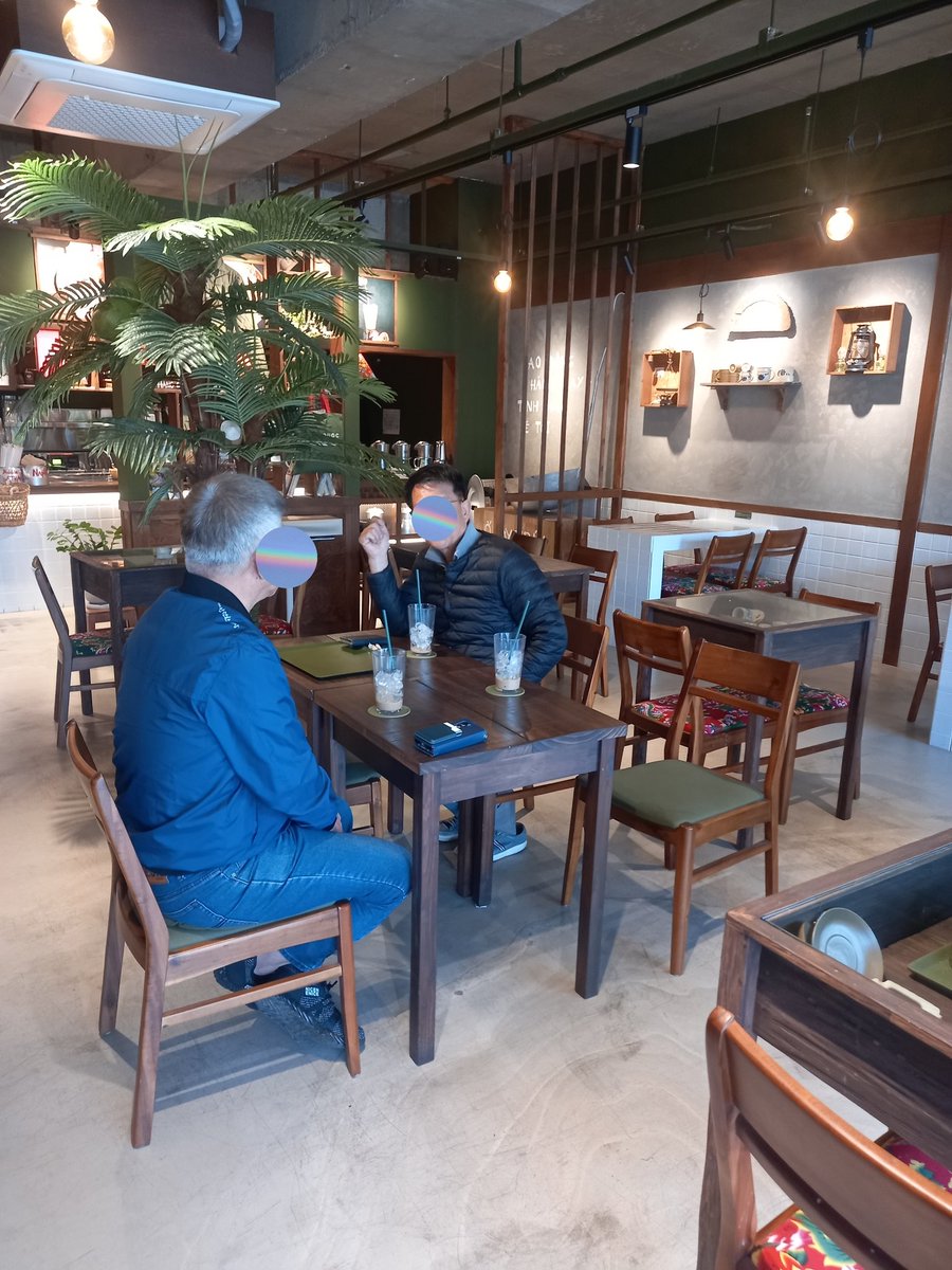 양해들의 활동가가 다문화 가정
싱글맘들 지원단체의 대표와 만
났다.

가장 필요한 도움이 무엇이냐고 
물었더니ᆢ

싱글맘이 심한 가정폭력을 당했
을때 경찰에 신고해도 제대로된
도움을 받기 힘드니ᆢ 양해들이
긴급보호를 해주면 좋겠단다.

가정폭력이 아직도 너무나 흔한
현실ㅜㅜ