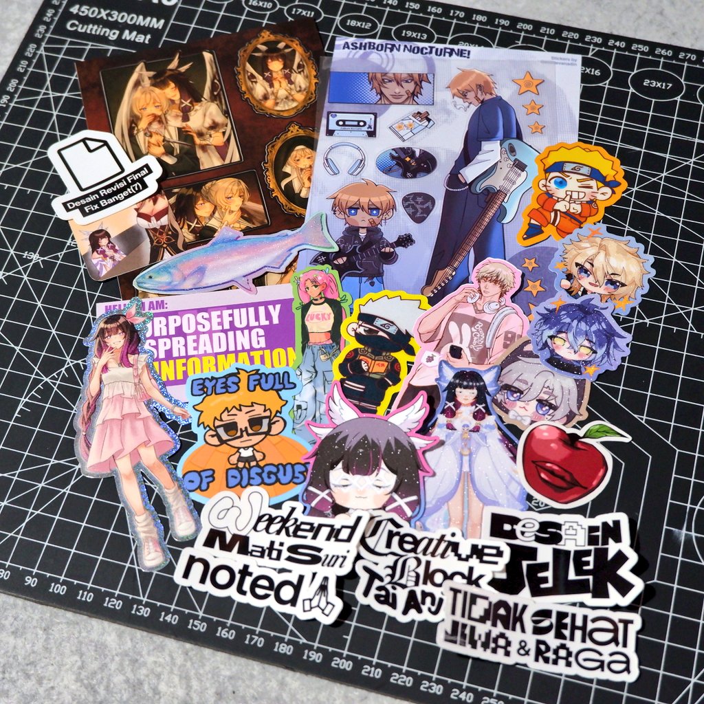 jonghoberry's tweet photo. things i got from cmpr6!!! ⭐🫧🪩

went back for more after cmpr4 n the loots i brought back home was a lot more than the first 🫠

thank you sm for making these amazing merch! https://t.co/e15wAltOpK