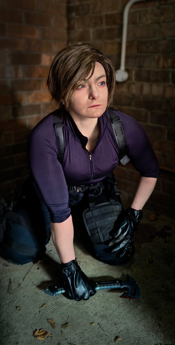 Escape 😌 

I had issues with lighting on some photos so it took me a while to edit.

#residentevilrequiem #leonkennedy #leonkennedycosplay #residentevil
