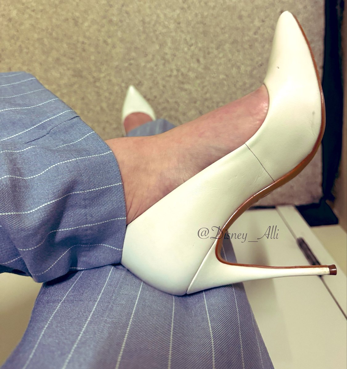 Disney_Alli's tweet image. All business on Saturday night #shoes #shoefie #shoesoftheday #sotd #outfitoftheday #ootd #highheeledshoes #pumps #highheellife #highheellover #highheeladdict #shoelover #shoefreak #shoeporn #shoewhore #shoeaddict #shoeaholic #shoeaddiction #heelsporn #heels #showoff