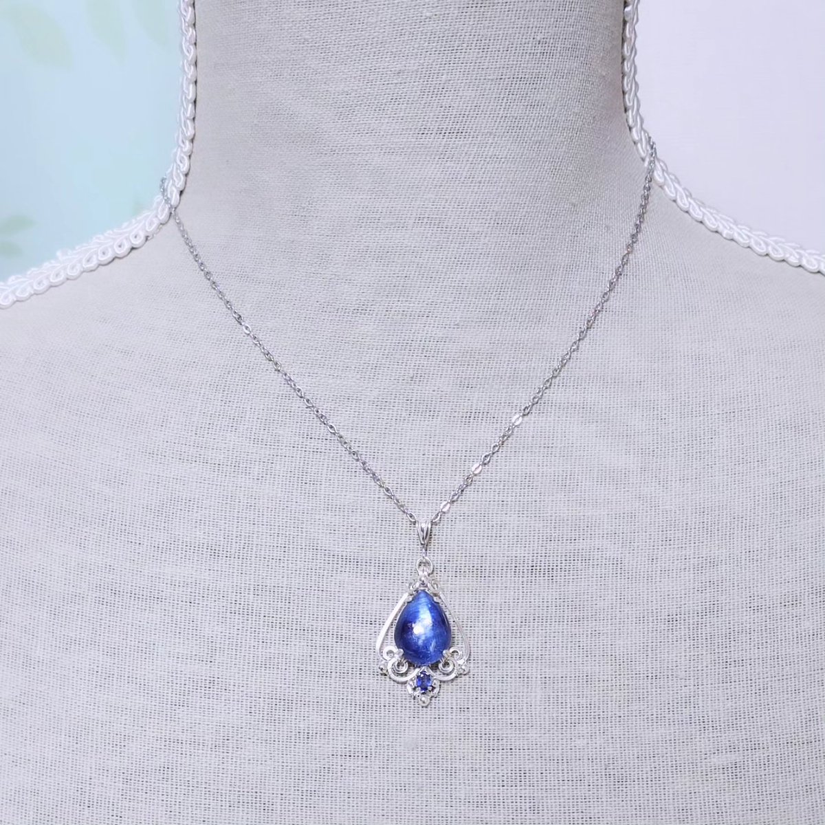 カイヤナイトのペンダント✨💎🎶

カイヤナイト、サファイア

SV925ワイヤーで石枠から手造りのワイヤーアートアクセサリーです✨

ハンドメイドサイト・ミンネにて販売中ですので、よろしければ見てやってくださいませ🍀(⁠^⁠^⁠)
minne.com/sigetu