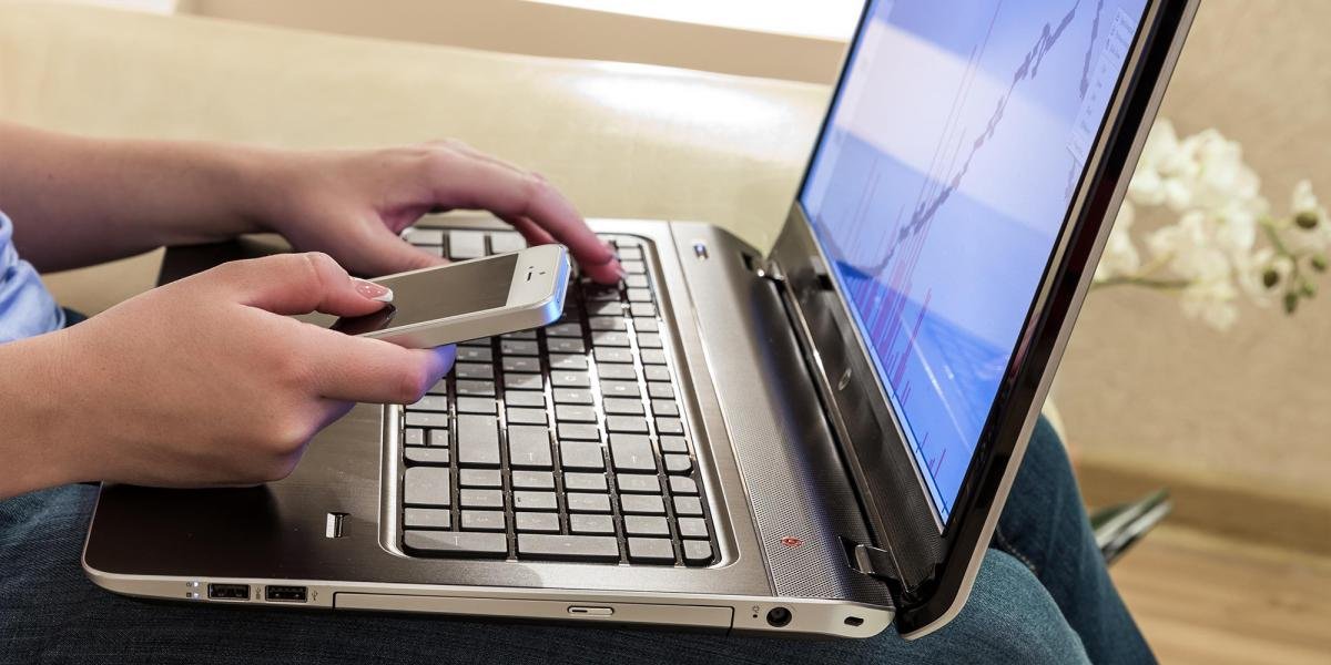 Comunica_FSCA's tweet photo. 💻CCOO no suscribe acuerdo con la Junta de Andalucía sobre el teletrabajo.

🧐Recordamos sus constantes incumplimientos sobre teletrabajo, y pedimos que se remitan propuestas concretas se tomen medidas reales y concretas.

▶️https://t.co/uE6R2lsBzU https://t.co/u5kVRjh98w