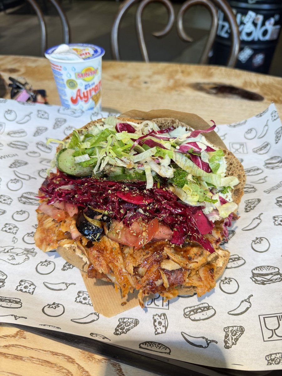 la poule 🐔 tweet media