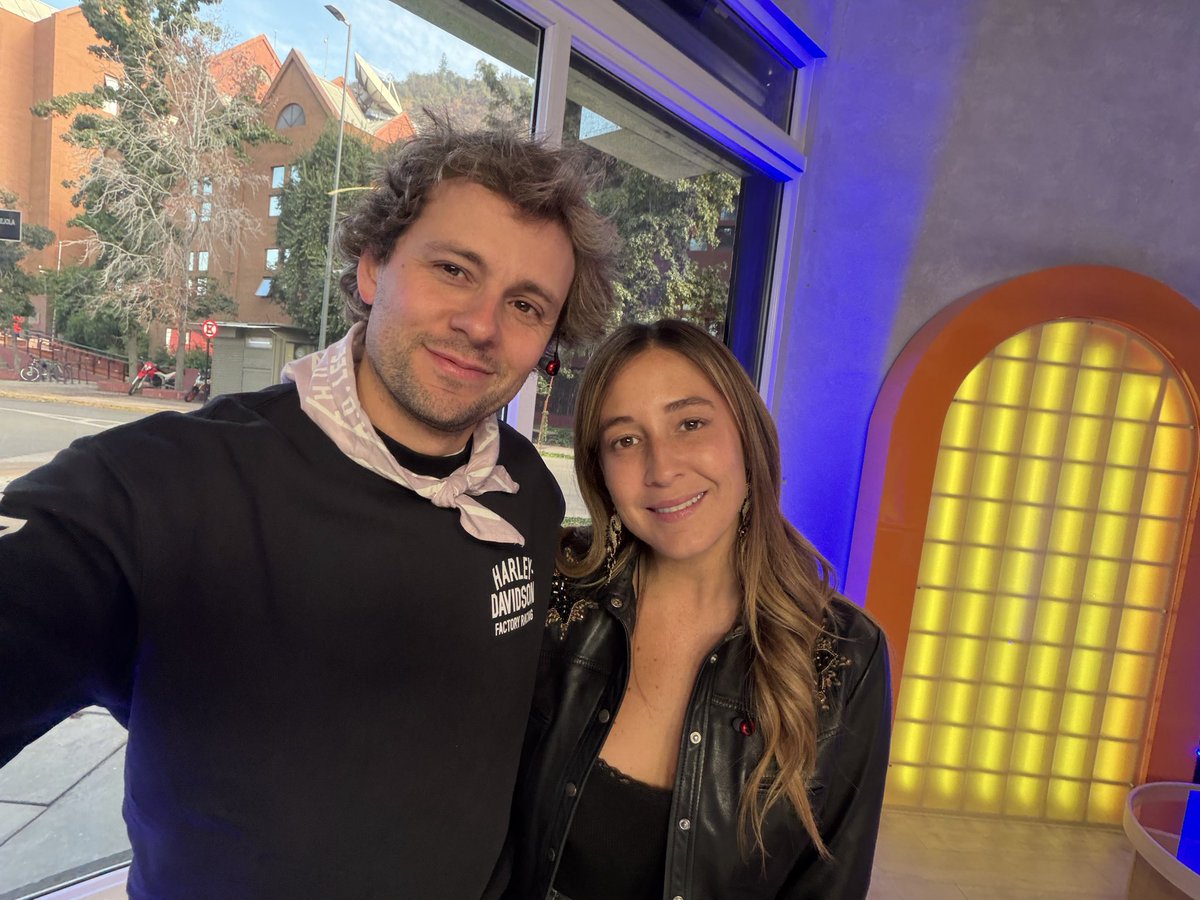 Once Stream tweet media