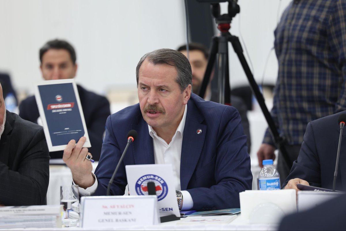 huseyinozturk_1's tweet photo. 2026 yılı 1. Dönem Kamu Personeli Danışma Kurulu Toplantısını gerçekleştiriyoruz.

KPDK Toplantısında ⤵️

🔲 Tarım Orman Çalışanlarına Şiddeti Önlemeye Yönelik Yasal Düzenleme

🔲 Fiili Hizmet Süresi Zammı

🔲 4/B Sözleşmeli Olarak İstihdam Edilen Personelden Bir Yıl Görev Süresini Doldurmuş Olanlara Aile Birliği Mazeretine Bağlı Yer Değişikliği Hakkı Verilmesi

🔲 1. Dereceye Sahip Tüm Personelin 3600 Ek Gösterge Rakamından Faydalandırılması

🔲 Lisans Tamamlama

🔲 Veteriner Hekim Ünvanlı Personele Büyük Proje Tazminatı

🔲 Sağlık ve Yardımcı Sağlık Hizmetleri Sınıfında Yer Alan Personelin Ek Özel Hizmet (Arazi) Tazminatı

🔲 Orman Muhafaza Memurlarının ve Eksperlerin Teknik Hizmetler Sınıfına Dahil Edilmesi

🔲 Orman Muhafaza Memurlarının Görev, Yetki ve Sorumlulukları Hakkında Kanun

🔲 Veteriner Hekimliğinde Uzmanlık Kurulu tarafından, Uzman Veteriner Hekimlik Belgesi Verilen Personelin Tarım ve Orman Uzmanı Kadrolarına Atanması

🔲 Normal Mesai Saatleri Dışında 5996 Kanun Kapsamında Kontrol Görevi Yapan Personele Gümrüklü Saha Şartı Aranmaksızın 5996 Sayılı Kanun’un 35. Maddesi Kapsamında Aylık Toplamda 12.000 Gösterge Rakamı Karşılığında Fazla Çalışma Ücreti Ödenmesi 
 
🔲 OGM Döner Sermaye Kar Payı, DKMP, TMO, TİGEM ve AOÇ Personeline Üretimi Teşvik Pirimi Ödenmesi

🔲 TMO, TİGEM ve ESK Personeline Aylık 5.000 Gösterge Rakamının Memur Aylık Katsayısı ile Çarpımı Sonucu Bulunacak Tutarda Prim Ödenmesi

🔲 TKDK Uzmanı, İdari Uzman ve Destek Personeli Pozisyonlarında Görev Yapan Personelin Emsalinin Yeniden Belirlenerek Ücretlerinde Artış Yapılması

🔲 TKDK Personeline Hususi (Yeşil) Pasaport Hakkı Verilmesi...

başta olmak üzere, 

Tarım ve Ormancılık Hizmet Kolunda yer alan Kamu Kurumları ile Yetkili Sendika olarak yapmış olduğumuz Kurum İdari Kurulu Toplantılarında gündeme getirdiğimiz ve çözümü için Kamu Personeli Danışma Kuruluna sevk edilmesine karar verilen taleplerimizi Kamu İşveren Heyeti'ne sunduk.