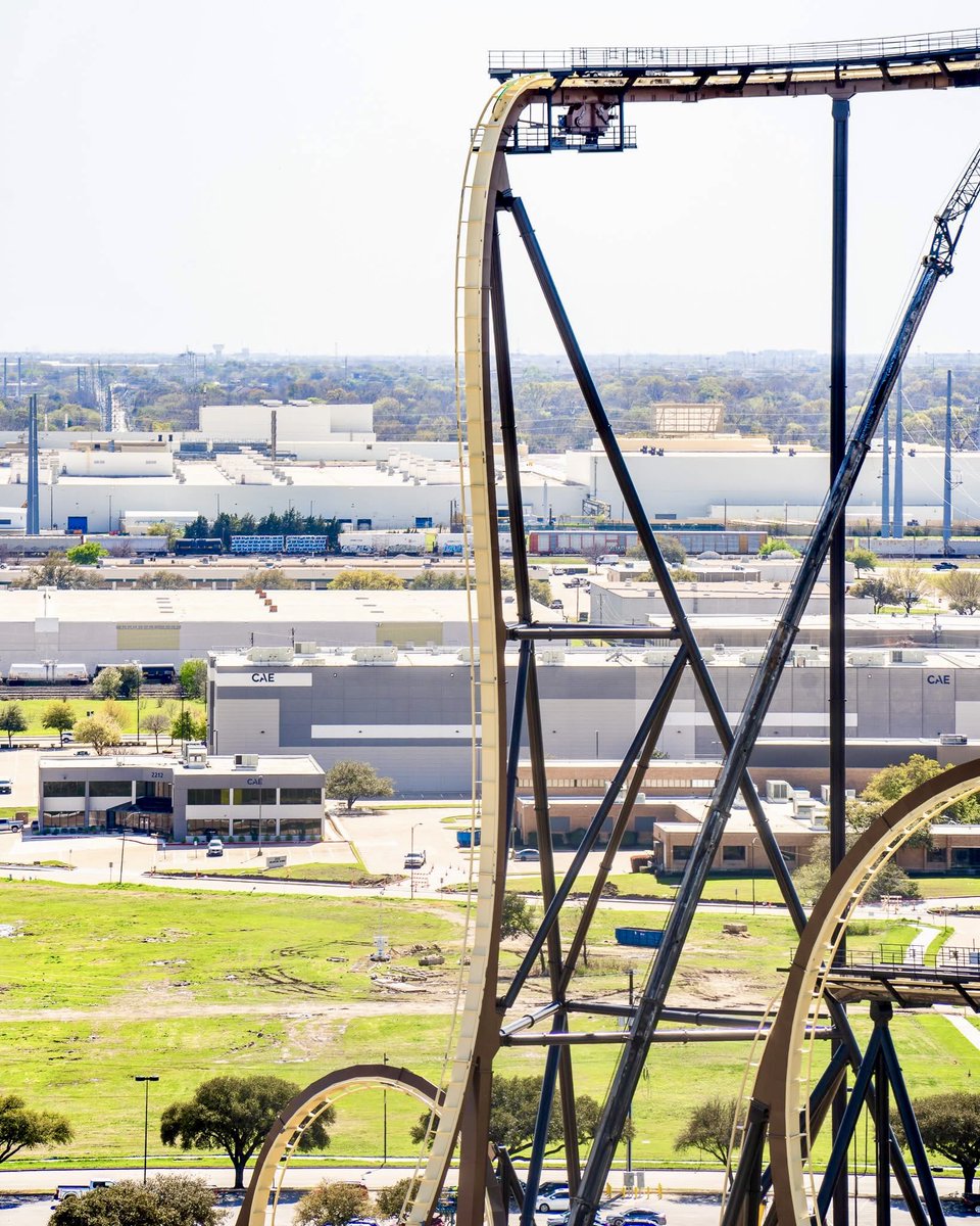 ThemeParkWW's tweet image. The drop on Tormenta Rampaging Run opening this year at Six Flags Over Texas is absolutely HUGE 🤩

The first ever Giga Dive Coaster stands at 309ft tall with a drop of 285ft 🎢

#sixflagsovertexas #sixflags