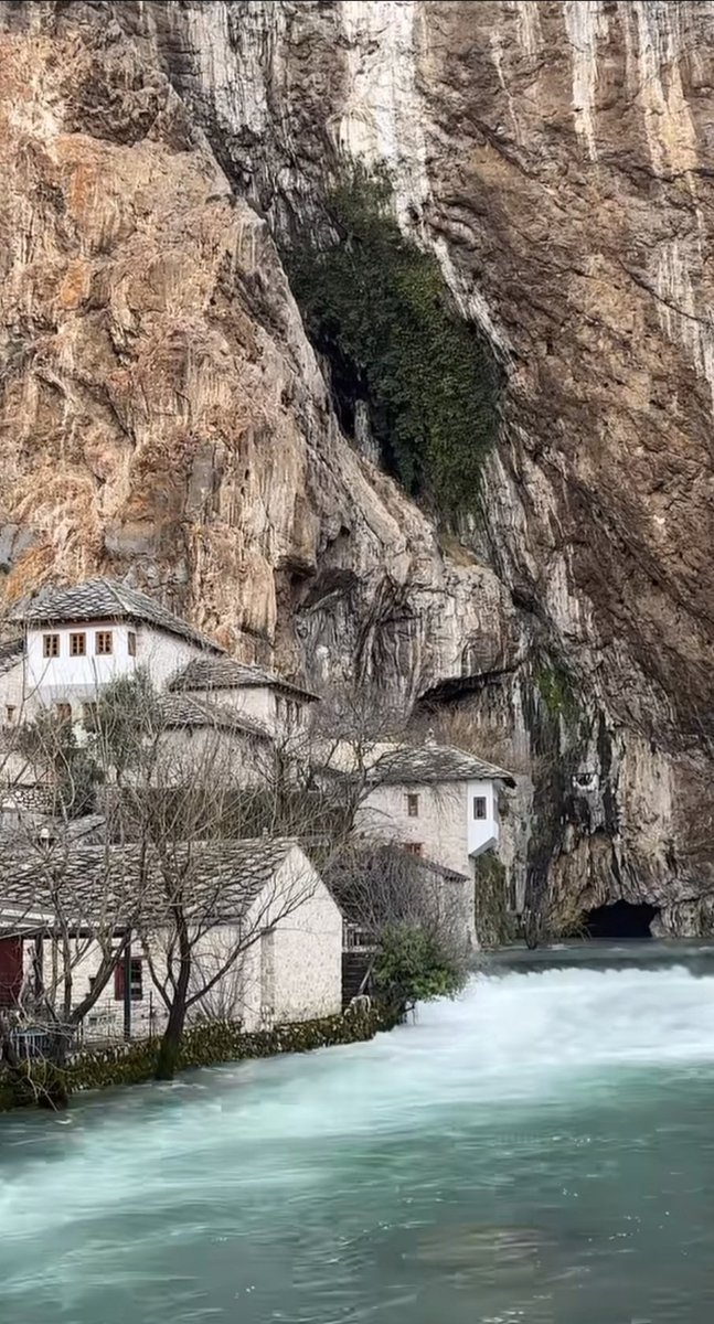 Başkalarının iyiliği için uğraşan bir kişi,kendi iyiliğini de garanti altına almıştır.
