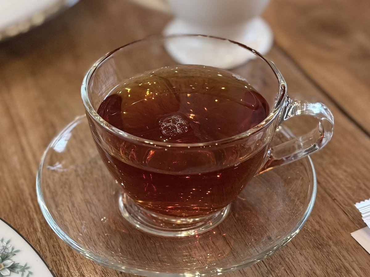 AOBAさんの紅茶
風舎by FUSHATHÉさんの紅茶
そしてこちらのPalaceBlend
色々と楽しみながらいただきたい

お写真は風舎by FUSHATHÉさんのミルクティーを楽しむ会のもの
お茶を飲むとほっこりしてただただ幸せになれるの最高です