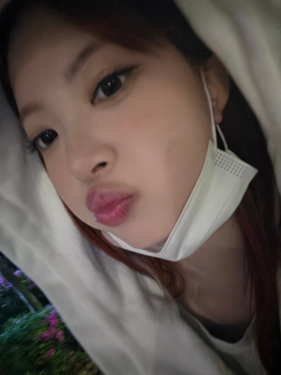 Spoilers for celebration by le sserafim

During the final section of the “Celebration” choreography, Eunchae completely lost it and went absolutely wild on stage. Foreign fans are definitely going to be screaming “OMG!!! MISS HONG EUNCHAE?!?!” in total shock and hype.