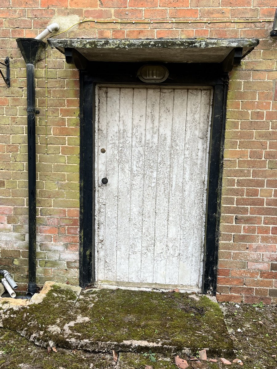 angelaproudnan's tweet image. One for #woodensday #DailyDoor #doors #history #antique  #NoContextDoors #wednesday
