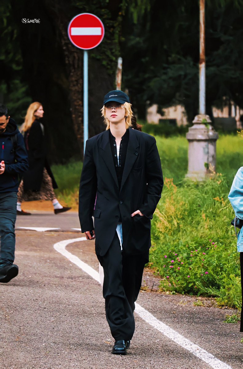 sonnet18_ tweet media