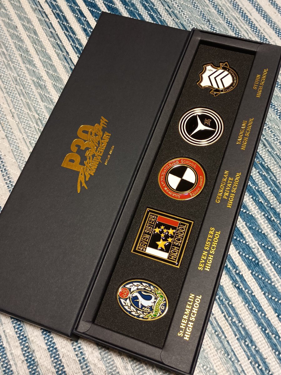 ペルソナ30周年グッズが届いたんだけど、絶対買いだろと思ってた校章