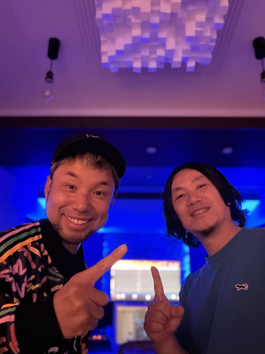 kuro_taka_soul's tweet image. 新曲の『ONE』レコーディング終了！

ライブをイメージしながら、皆の表情とかを思い浮かべながら魂吹き込んで来た！

完成をお楽しみに✌️✨

そんな今日もstudioわらっぱにお世話になりました🎶

境さんいつもありがとうございます😄

さぁ帰ってからもやる事山積み。笑

#studioわらっぱ #rec