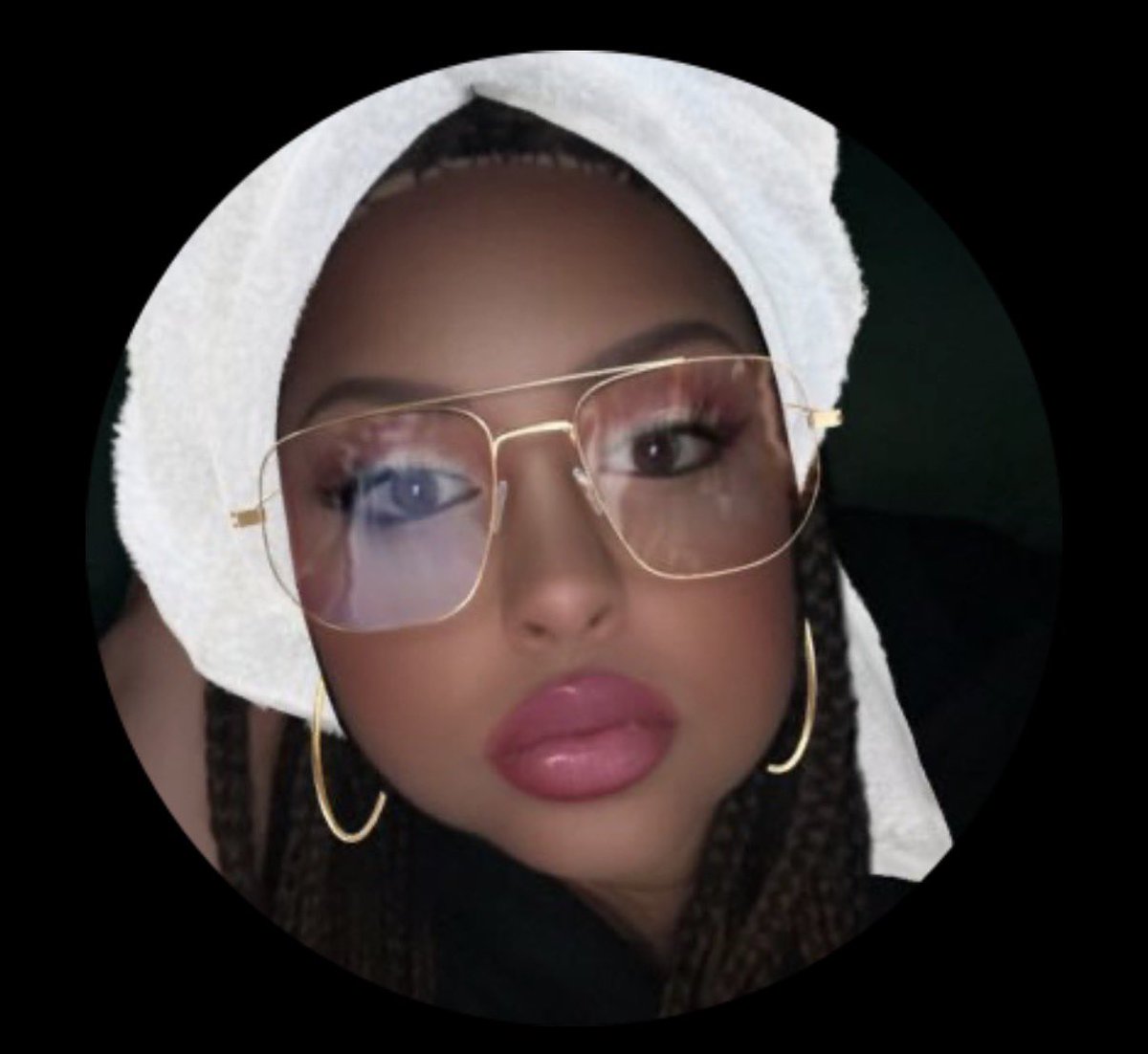 peeblesFanClub's tweet photo. @MissHangman @rawsalerts How the fuck you gonna look like this and try to talk shit? Ugly ass bitch https://t.co/osirD5uypm