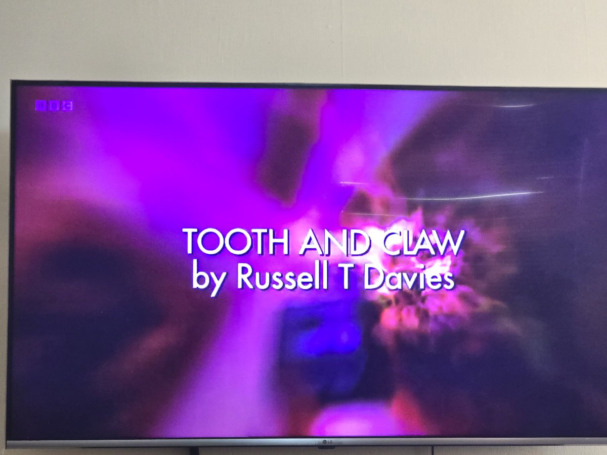 Snowythepegasus's tweet image. Watching this episode cuz it turns 20 today, even after 20 years, this is still my favourite doctor who episode, I just love werewolves so much, I still have the werewolf toy I got when this ep came out 🐺🌕 #doctorwho