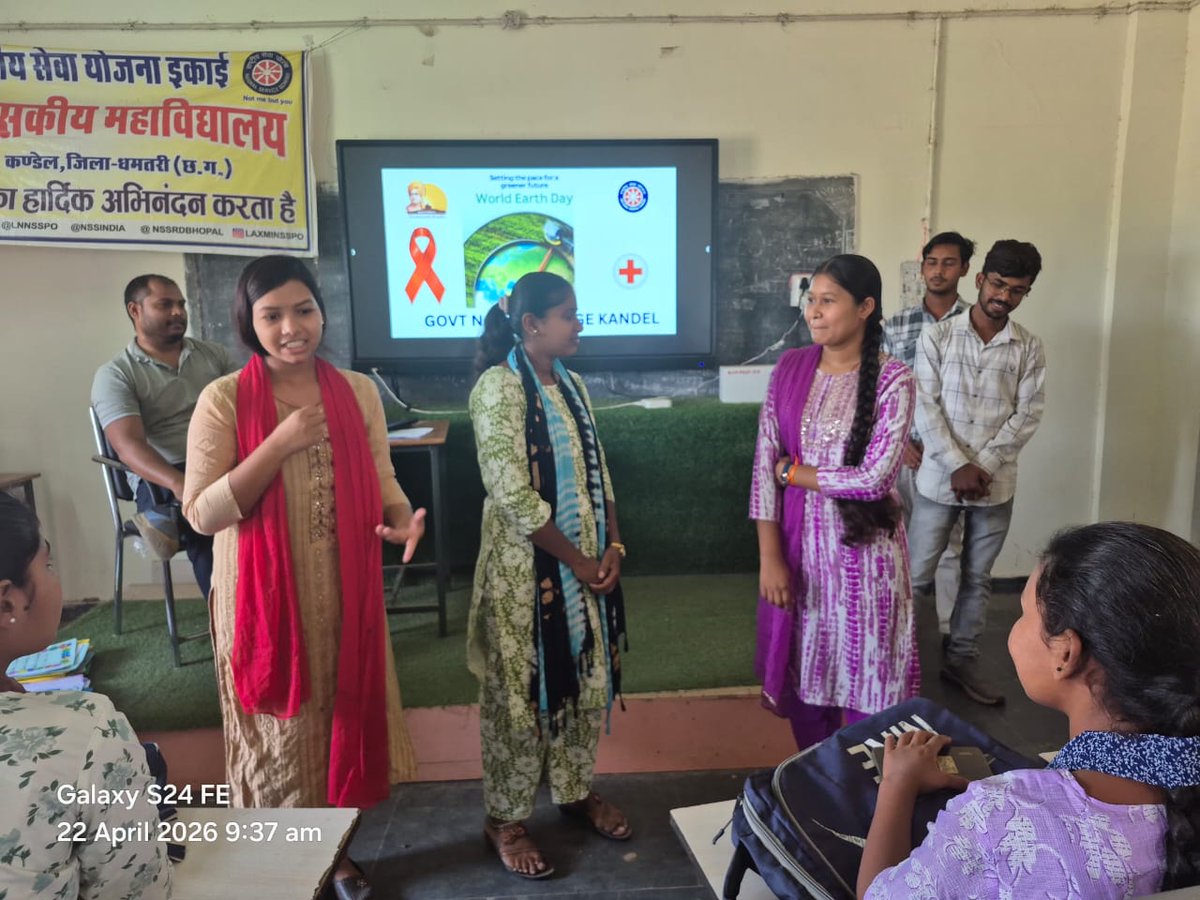 NSSRDBhopal's tweet image. #राष्‍ट्रीय_सेवा_योजना_इकाई  शा. महावि. कंडेल #CG में रासेयों इकाई के स्‍वयंसेवको द्वारा विश्व पृथ्वी दिवस के अवसर पर नुक्कड़ नाटक कार्यक्रम आयोजित किया। जिसमें स्वयंसेवकों द्वारा पर्यावरणीय जागरूकता विषयों पर प्रस्तुति दी गई।
@_NSSIndia @YASMinistry @PMOIndia @mansukhmandviya
