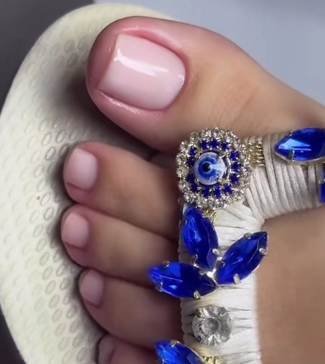 Adorapies's tweet image. #sexyfeet #feet #feetpics #feetlovers #feetmodel  #feetfetishworld #feetfetish #toes