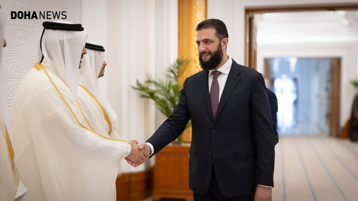 dohanews's tweet image. #Qatar’s Amir Sheikh @TamimBinHamad Al Thani and #Syria’s President @AH_AlSharaa met in #Doha on Wednesday, with Qatar’s Prime Minister and Minister of Foreign Affairs Sheikh @MBA_AlThani_ and Syria’s Foreign Minister @AsaadHShaibani also in attendance.

According to a statement