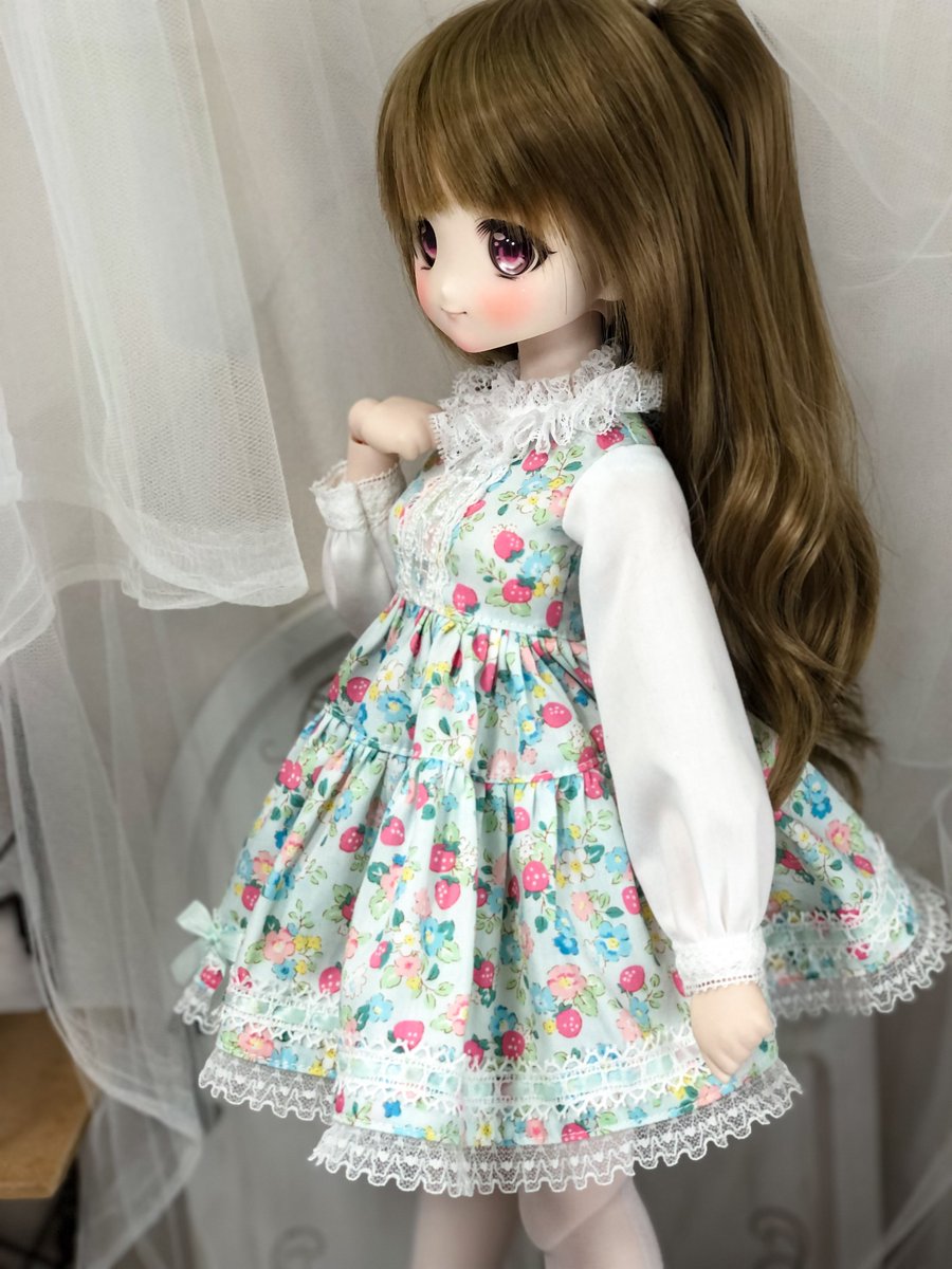 scarlet_alice_'s tweet image. MDD S胸サイズのワンピース試作したのでL胸(もちあし2.0)にも入るか着せてみた
ファスナーは上がりましたがお胸がパツパツで丈も上に上がりましたが一応着れます
(胸で切り替えのワンピっぽくなります)
私は好きかもw
あ…なんかウィッグずれてたな…
#ScarletAlice