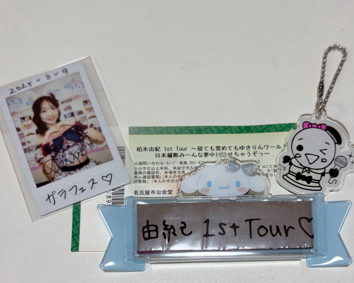 しおりんω tweet media