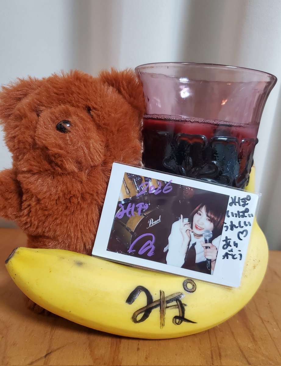 あの日から私も🍌にサイン書いてみたかった、、、書いてみたらロックだった🎸今日も推しがまぶしいぜ‼️