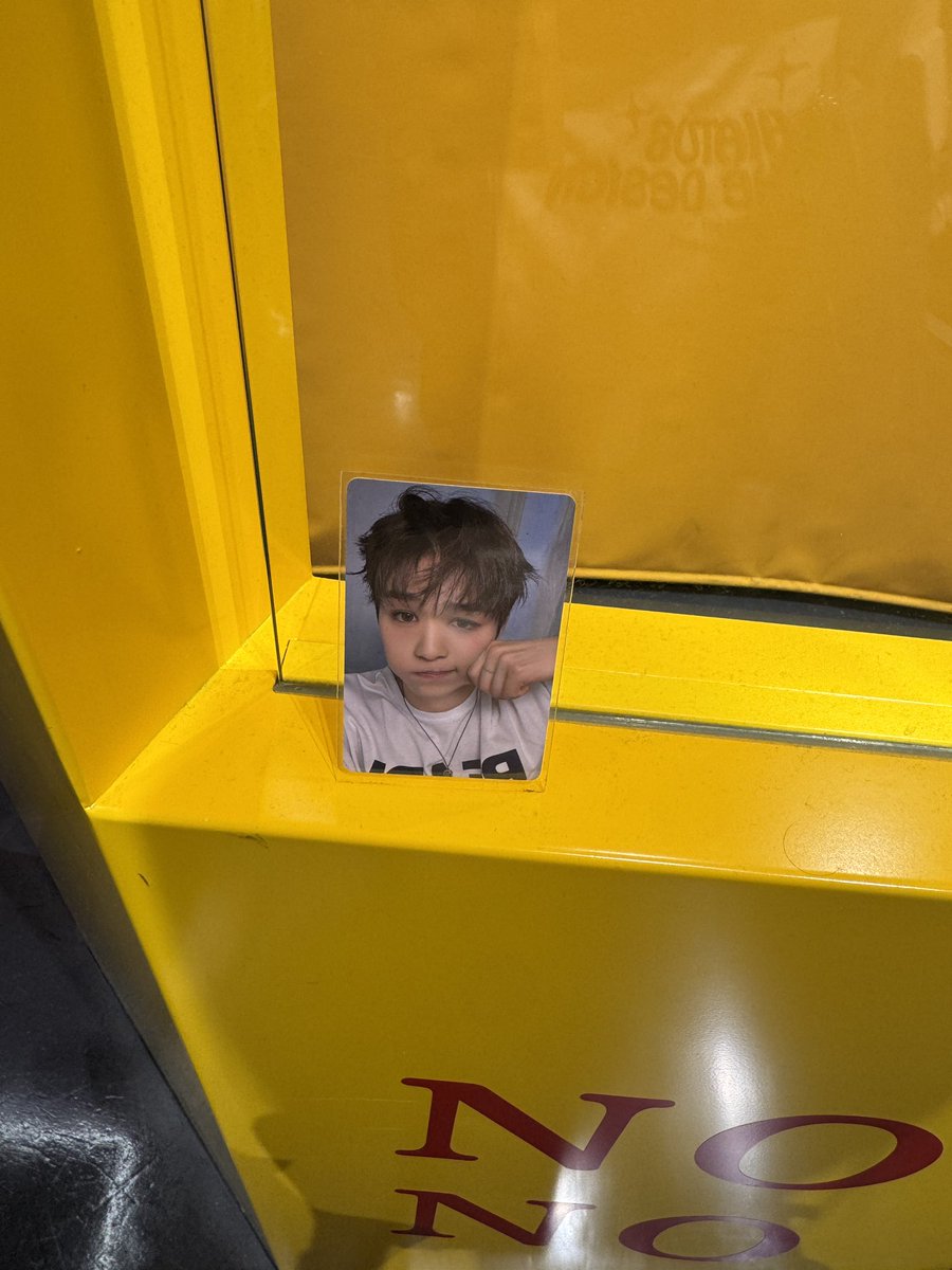 タワレコ渋谷の3階から4階にかけての上りエスカレーターにたけちー落ちてました😭😭4階のインフォメーションに届けました！主様の手元に届きますように！
 #INI落し物