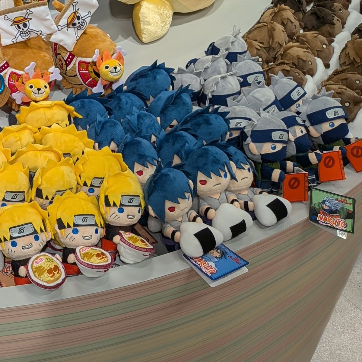 guernicass4's tweet photo. THEジャンプショップで発売中のナルトのぬいぐるみ

どれもかわいい！！ https://t.co/sHYskgU99U