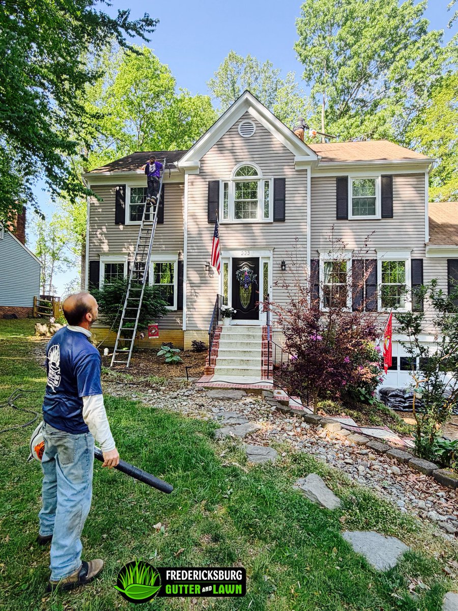 GutterLawn22684's tweet image. Spring gutter cleaning season is here in Fredericksburg!
Full service, done right—top to bottom.
Message us to get scheduled today! 🌿
#GutterCleaning #FredericksburgVA #SpringCleanup