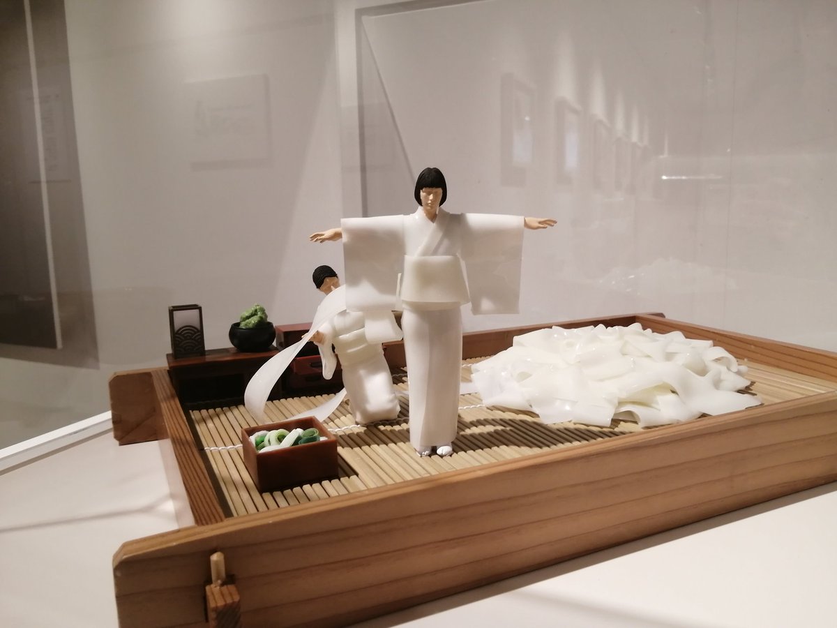 oolongmus's tweet photo. 今日はミニチュアライフ展を観にいってきた！このひもかわうどんの作品観たかったから感動🥲ちゃんとおつゆまである✨ https://t.co/ICDzCJUkOt