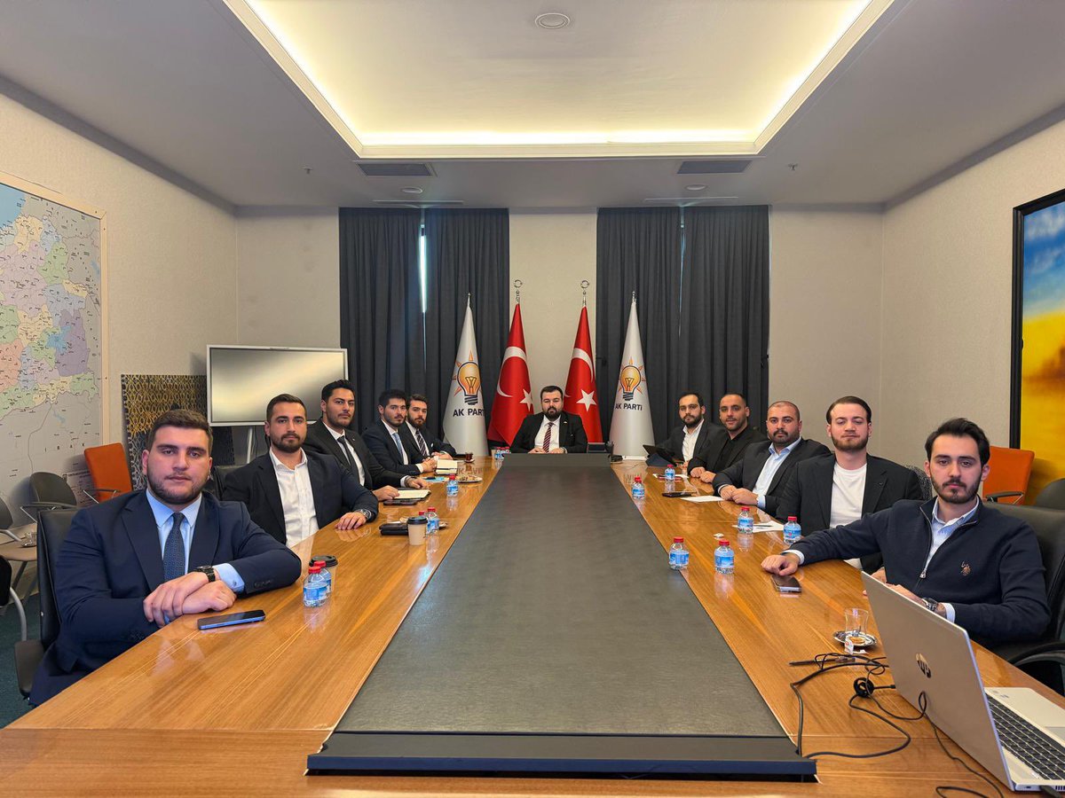 Yeni Seçmen tweet media