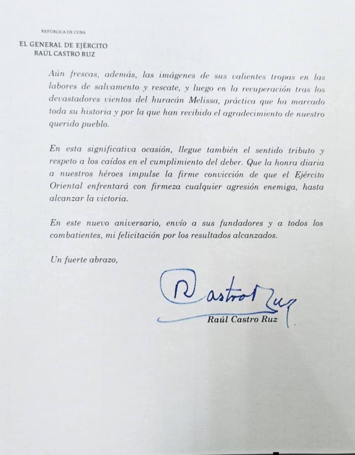 MagJorgeCastro's tweet image. ⚠️⚠️Raúl Castro envía carta por fundación del Ejército Oriental.

¨El Ejército Oriental enfrentará con firmeza cualquier agresión enemiga, hasta alcanzar la victoria¨.

El dictador de 94 años no se le ve en público desde los funerales a los militares muertos en #Venezuela.