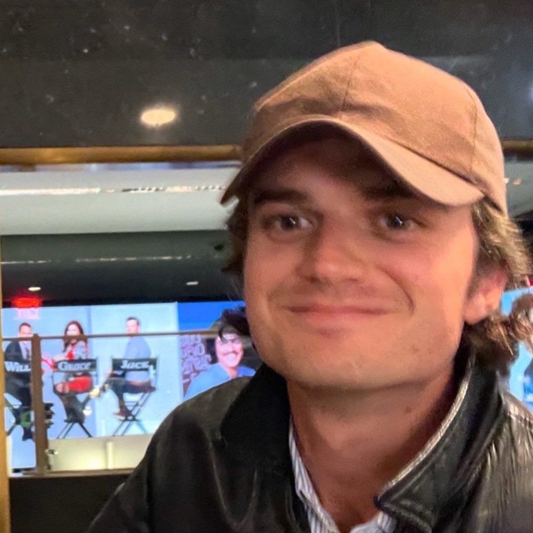 maya is seeing 5sos!!! 🎱🌟 tweet media