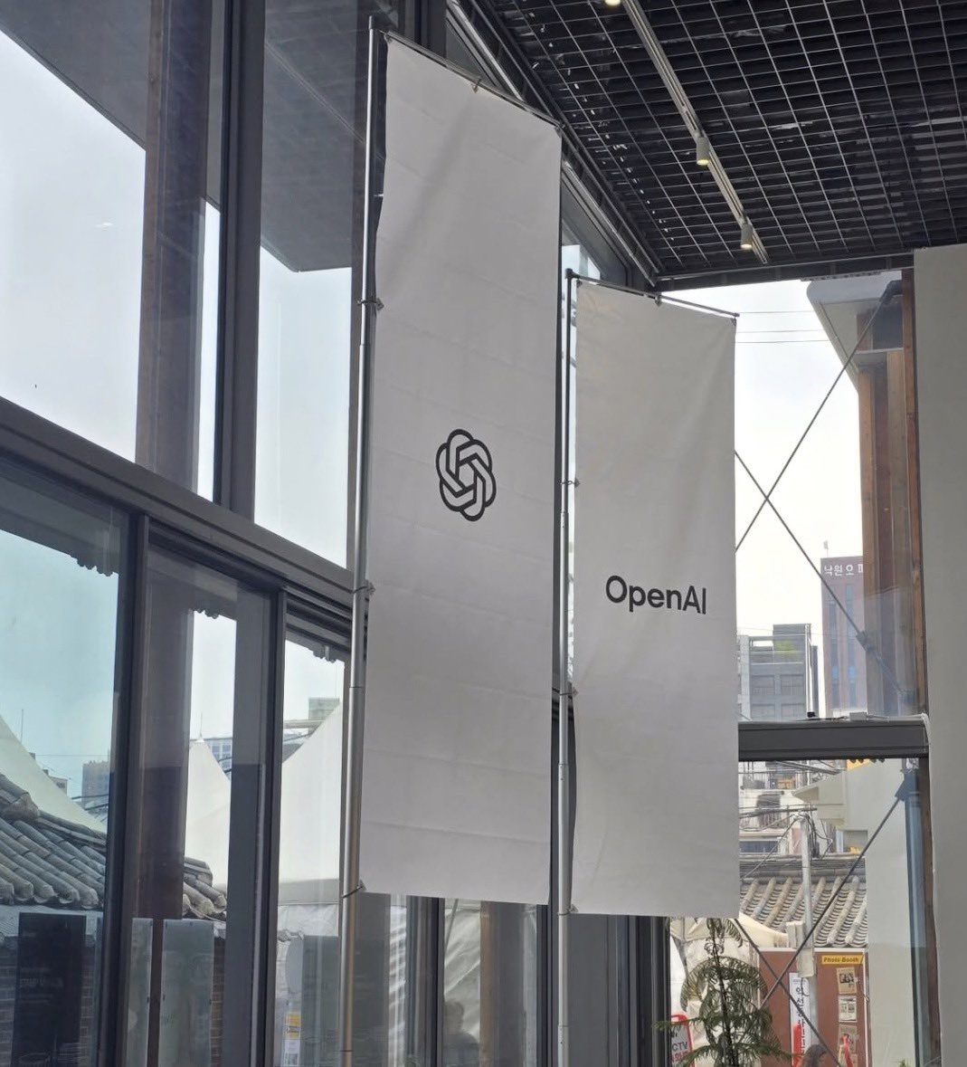 realsigridjin's tweet photo. @OpenAIDevs openai startup seoul event today was cooking🔥 https://t.co/zDdzCkIIEQ