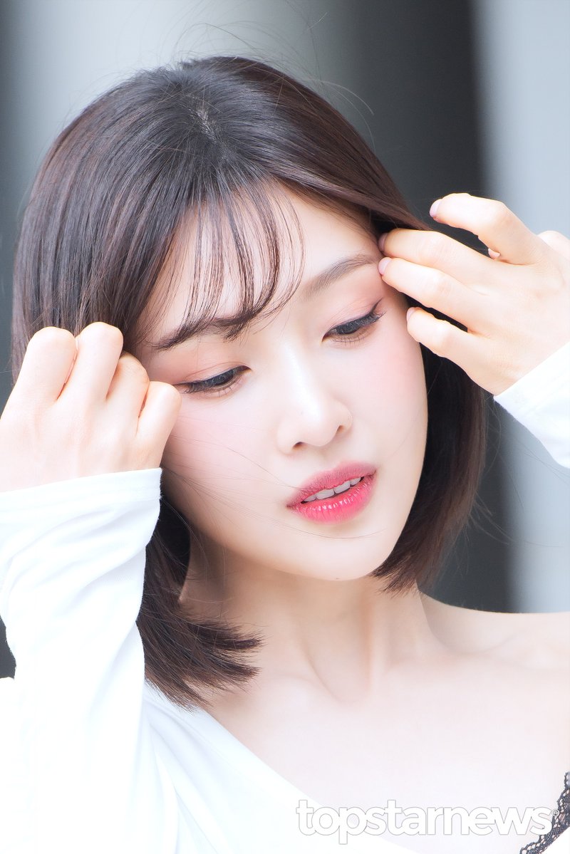 TSN_PHOTO's tweet image. [HD포토] 레드벨벳 조이, ‘Jesus 무슨 말이 필요해? 모두 널 작품이라고 불러’ (동물농장 출근길) #조이 #JOY #레드벨벳 #RedVelvet #동물농장 #출근 #퇴근 #프리뷰 topstarnews.net/news/articleVi… &amp;lt;- Original Photo