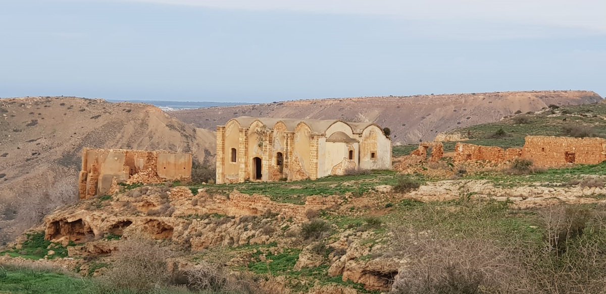 Του Αη-Γιώργη αύριο. Για να μην ξεχνιόμαστε: μονή Αγίου Γεωργίου του Οριάτου στην Κύπρο.
"Τον Αύγουστο του 1974 η περιοχή της Μονής κατελήφθη από τουρκικά στρατεύματα, βεβηλώθηκε, λεηλατήθηκε, ανασκάφηκε το δάπεδό της για αναζήτηση θησαυρών και ανατράπηκε η αγία τράπεζα. Στο