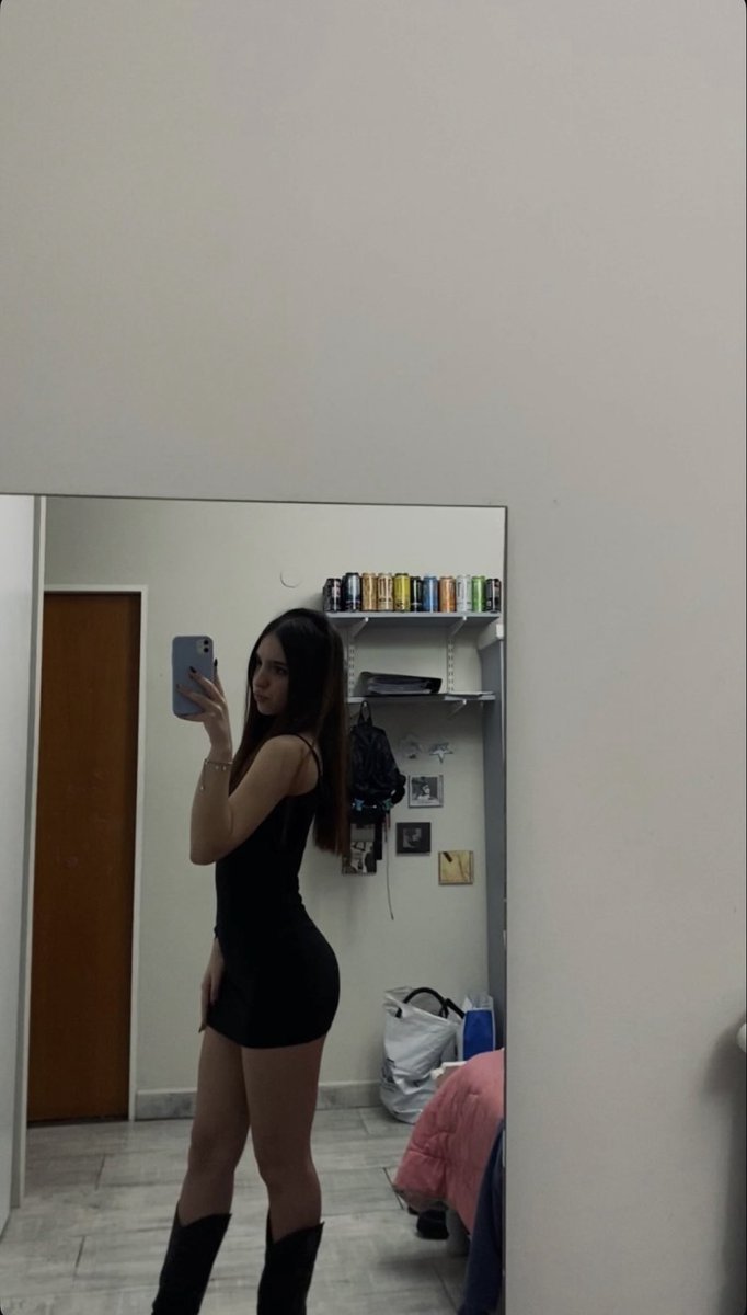 Julii tweet media