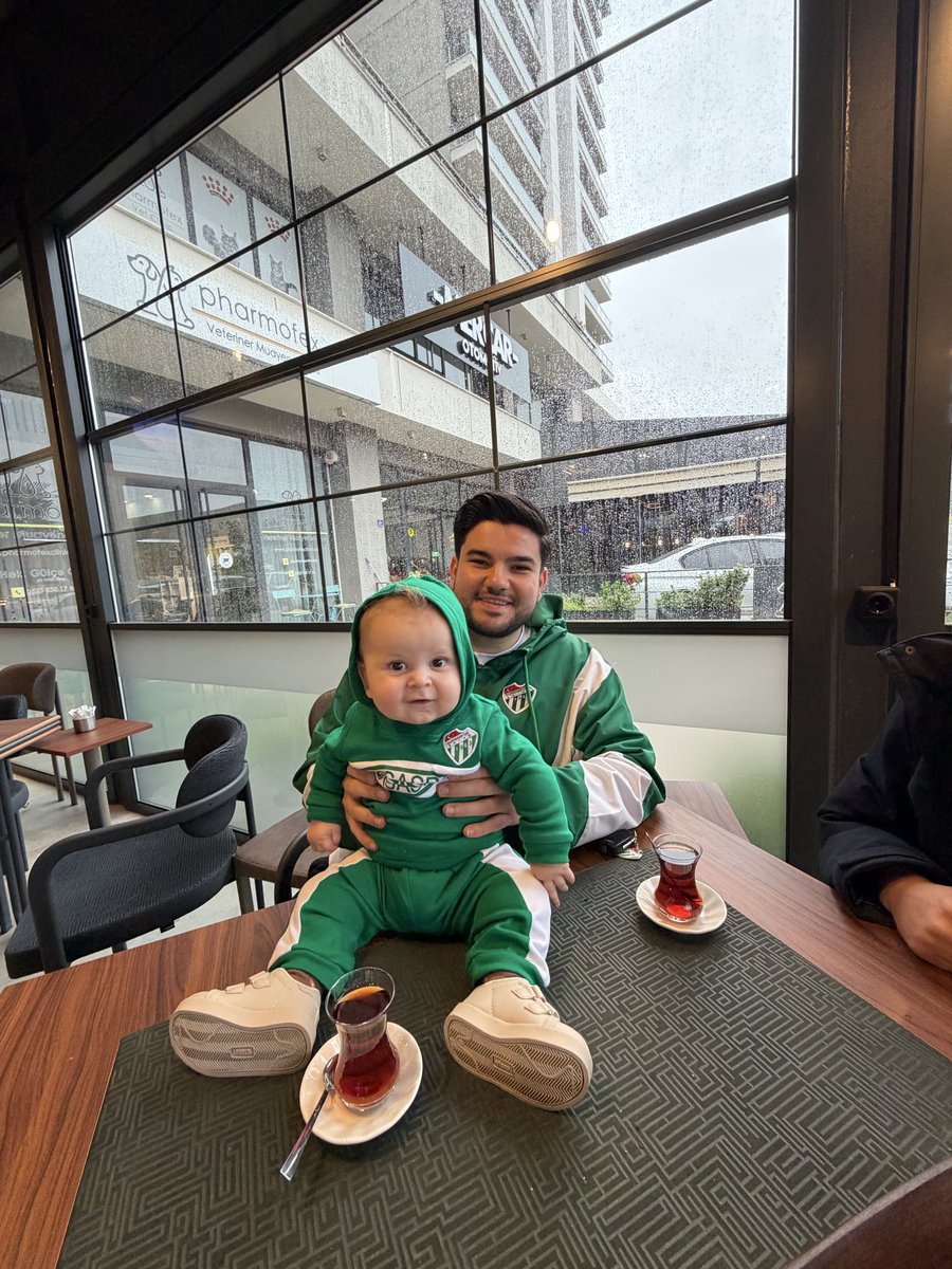 1963gazi's tweet photo. Çağan Ata ile çay keyfi yaparak, Bursaspor üzerinde istişare yapıyoruz🐊
Bekleriz🐊😅
Çaylar Çağan Atadan :) https://t.co/RMGhvVKitl