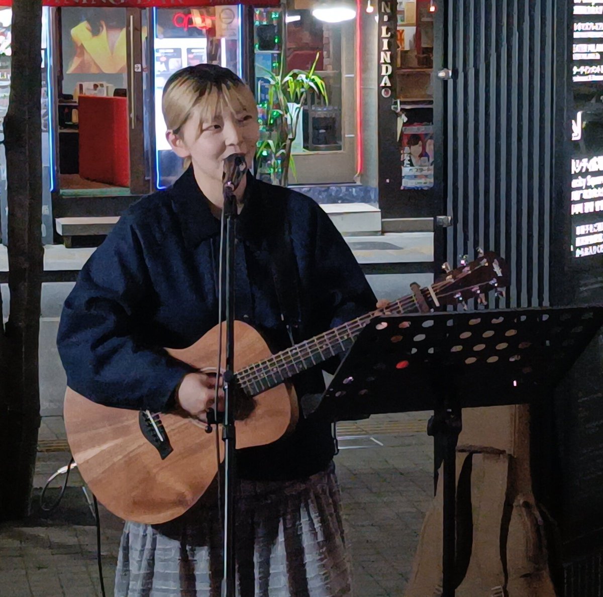 Ka_To16's tweet image. #KabukichoStreetLive にて #Aivy #kamo さん聴いてきた！
バンドは前から知ってたけど初参戦🙌

初参戦がレアな路上！笑
透き通る歌声で弾き語りを。オリジナルもたくさん楽しめました✨
バンドでどう変わるのかも気になるね！？
物販/サインもありがとうございました！

ありがとうございました🍀