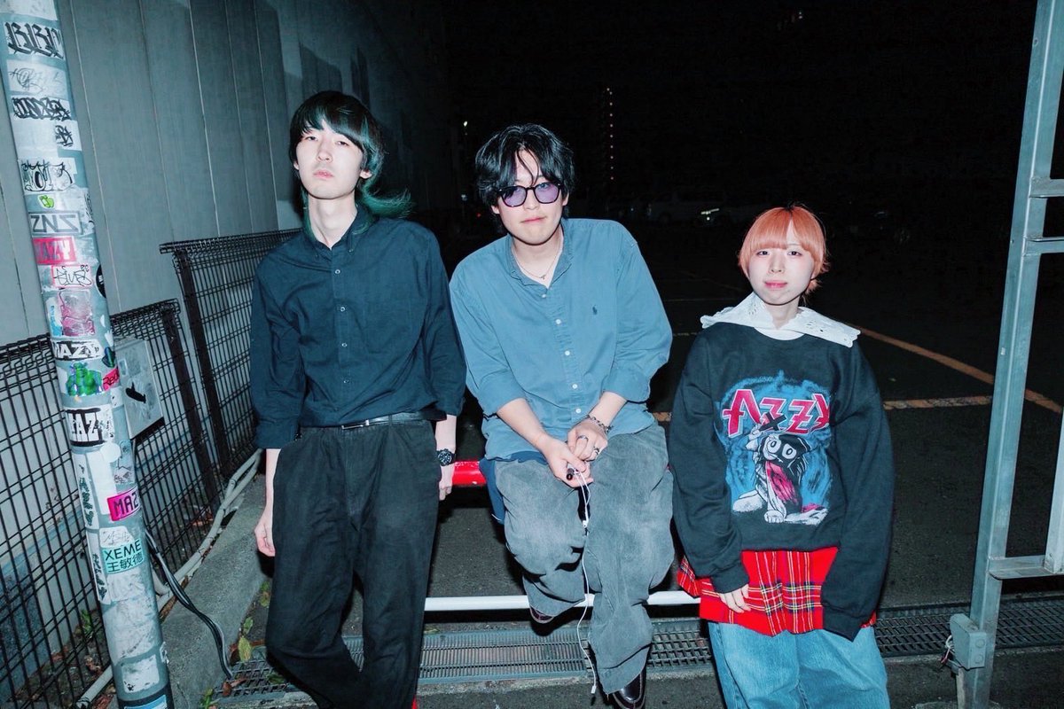 新しいアー写です。
これからもっとマンタの帳とは何か、僕ができること、したいことというよりは何をすべきかを考えて、3人の足跡を着実につけていけたらと思います。

photo : Taiyo Fujishima