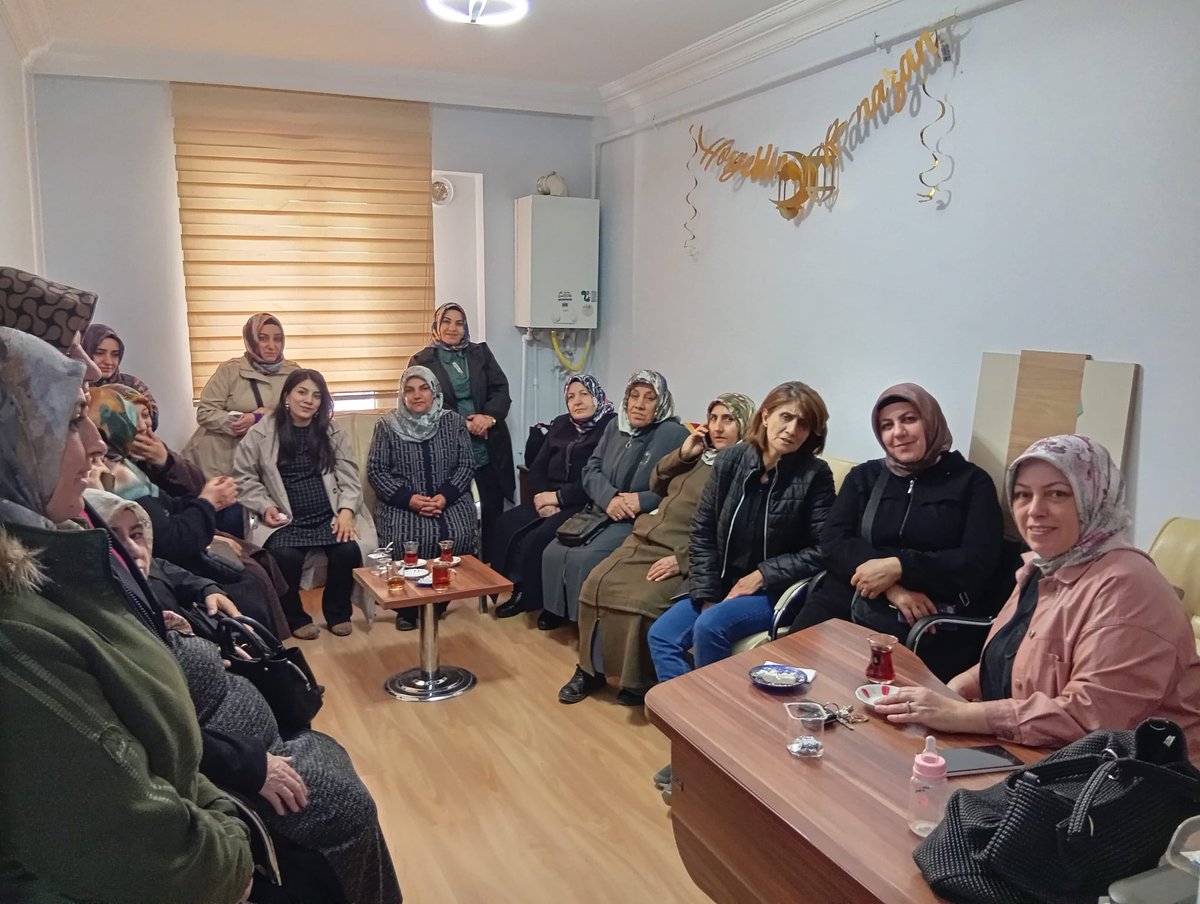 vantusbakadin's tweet photo. İlçe Başkanımız @umitkanan72 ve İlçe Kadın Kolları Başkanımız @TurkGunduz riyasetinde haftalık olağan toplantımızı verimli ve istişare dolu bir şekilde gerçekleştirdik.Birlik ve beraberlik içinde hedeflerimiz doğrultusunda çalışmalarımızı değerlendirdik. https://t.co/4W4AxkkHhd