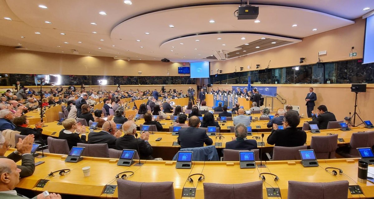 كلمة في البرلمان الأوروبي- مؤتمر خطوة عملية لوقف الإعدامات

وإذا كانت أوروبا تريد أن تكون مؤثرة في إحلال السلام والديمقراطية في الشرق الأوسط، فيجب عليها التخلي عن اي استرضاء مع النظام الإيراني والوقوف إلى جانب المقاومة المنظمة لإقامة جمهورية ديمقراطية في إيران.