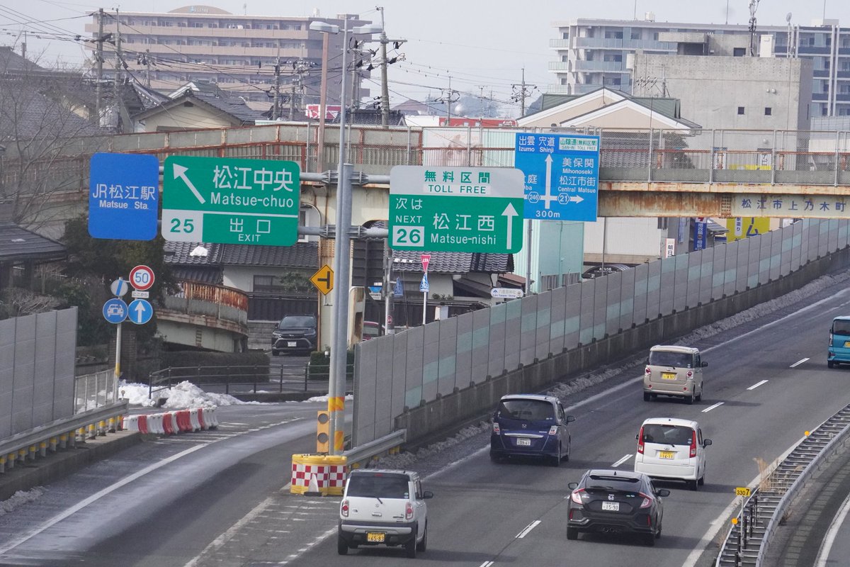 なげこみ tweet media