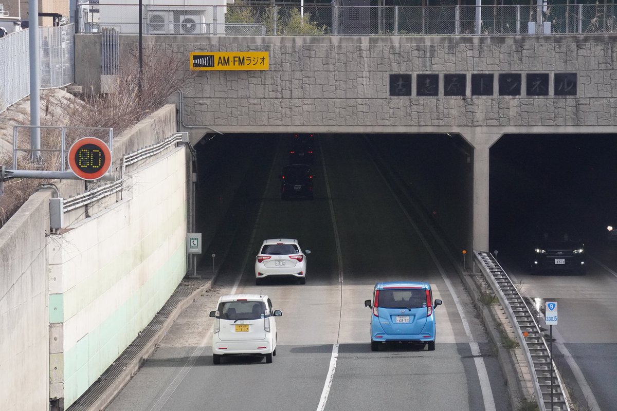 なげこみ tweet media