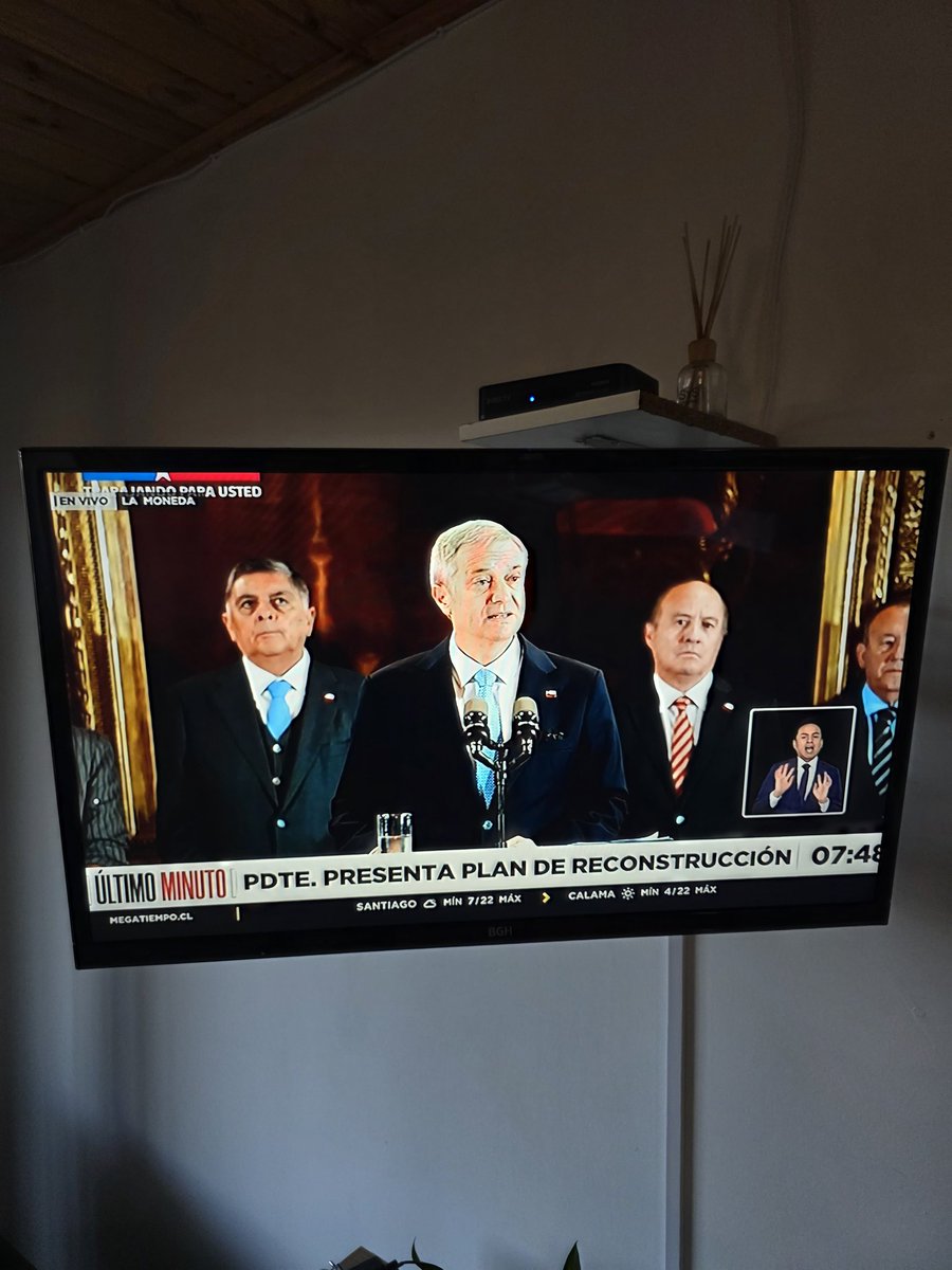 Que desagradable despertar un miércoles pprnla mañana y escuchar a este CONCHA DE TU MADRE MINTIENDOLE A TODO EL PUEBLO DICIENDO QUE ESTAN MEJOR QUE ANTES ..CUANDO LA REALIDAD ES <a href="/PresidenteKast/">José Antonio Kast Rist</a> hace mas rico a sus amigos a base de favores politicos <a href="/GobiernodeChile/">Gobierno de Chile</a>  @DESGOBIERNO